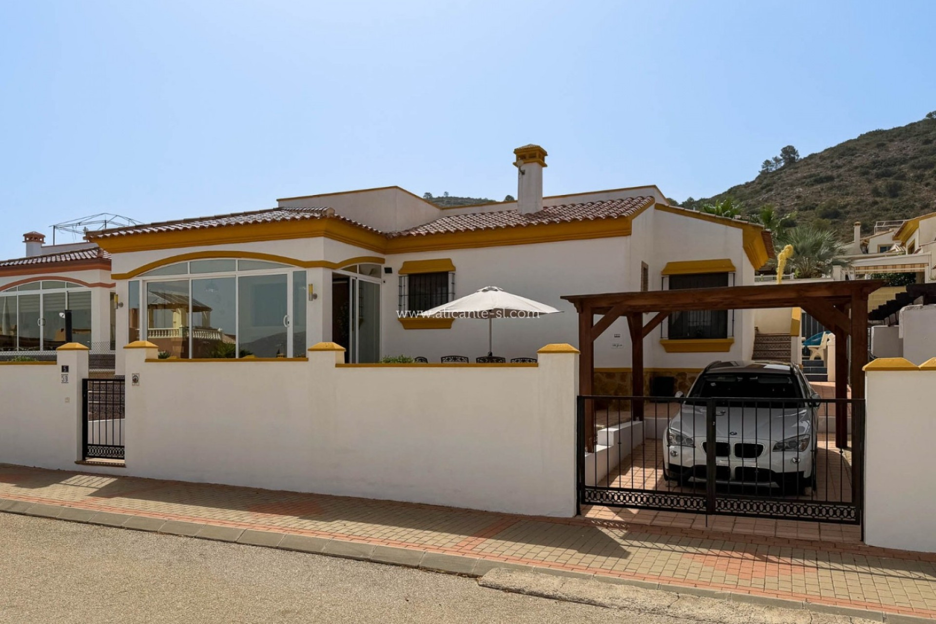 Revente - Villa -
Hondón de las Nieves - Urbaniz La Montañosa