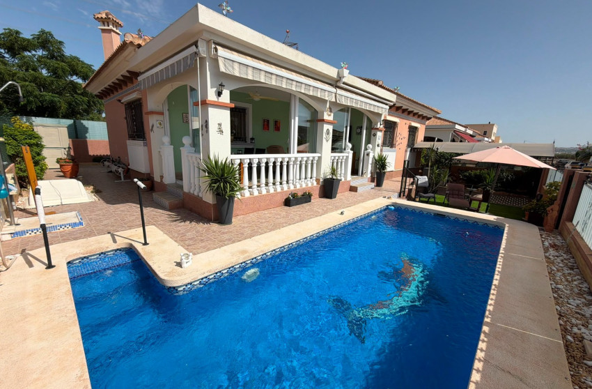 Revente - Villa -
Los Montesinos - La Herrada