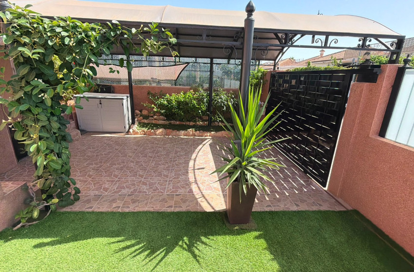Revente - Villa -
Los Montesinos - La Herrada