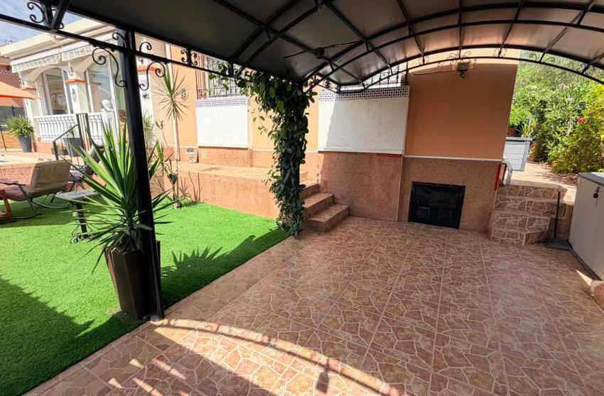 Revente - Villa -
Los Montesinos - La Herrada