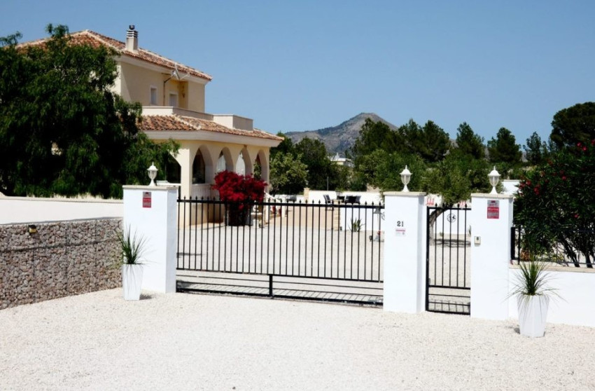 Revente - Villa -
Macisvenda - MACISVENDA