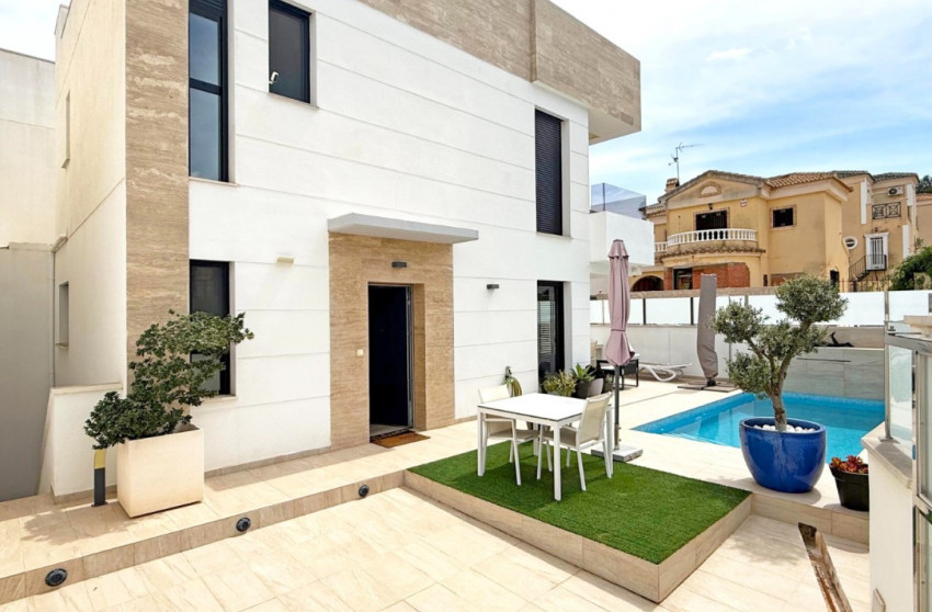 Revente - Villa -
Orihuela Costa - Costa Blanca