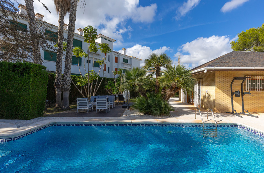 Revente - Villa -
Orihuela Costa - Costa Blanca