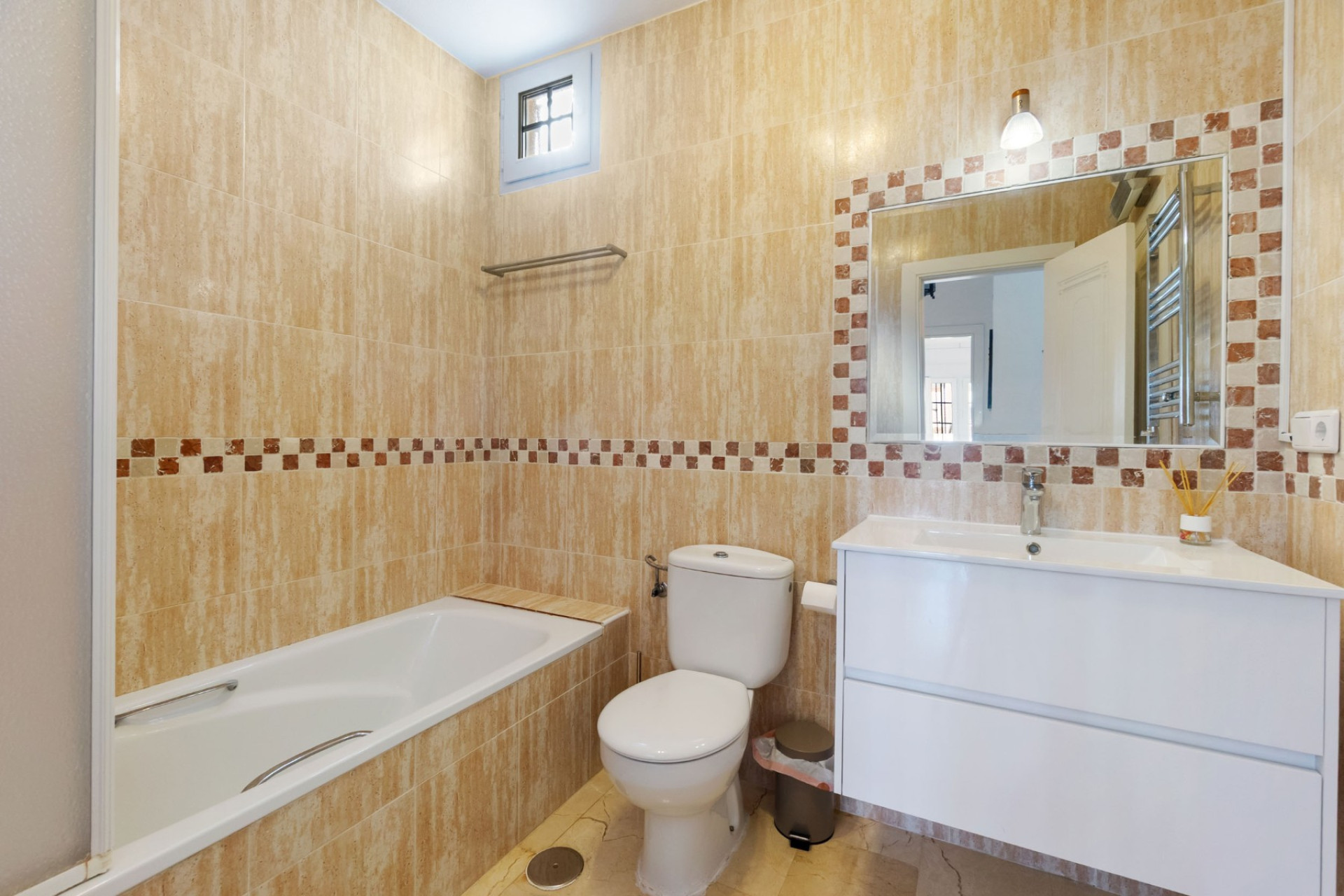 Revente - Villa -
Orihuela Costa - Villamartín