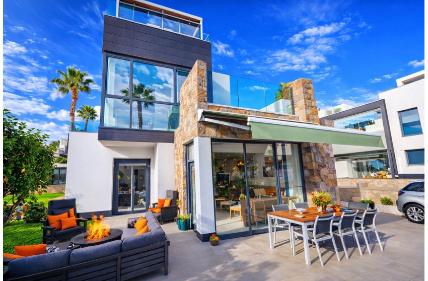 Revente - Villa -
Orihuela Costa