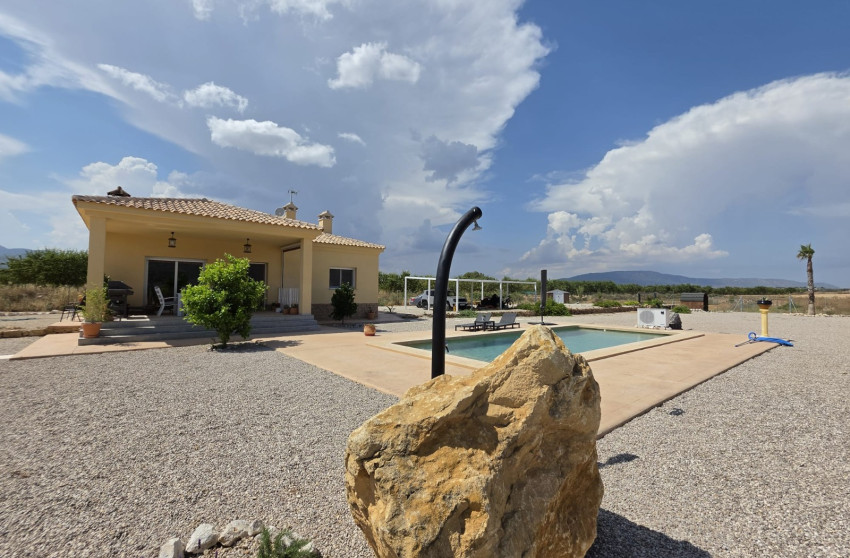 Revente - Villa -
Pinoso - Inland