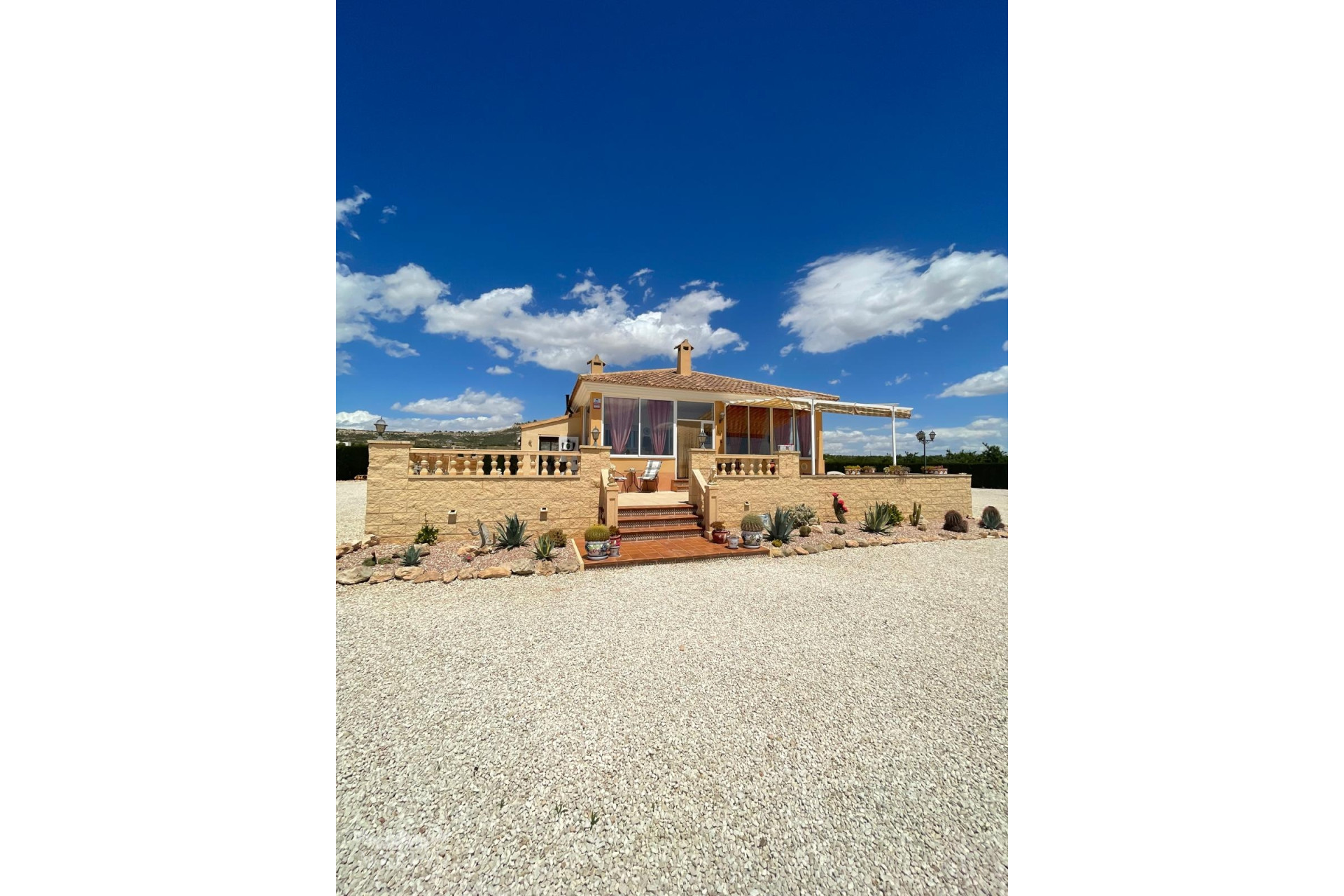 Revente - Villa -
Pinoso - Pinoso Alicante