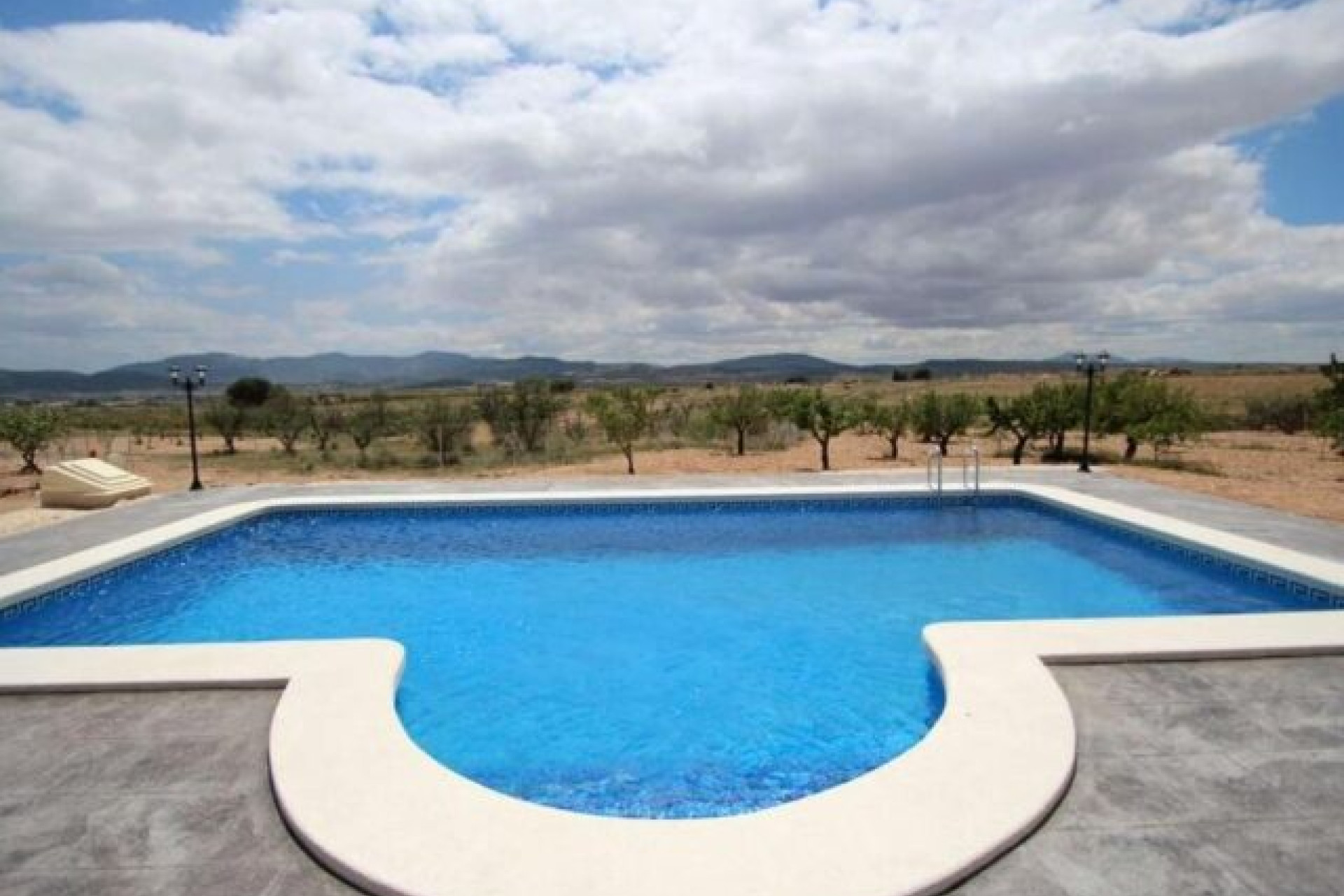 Revente - Villa -
Pinoso