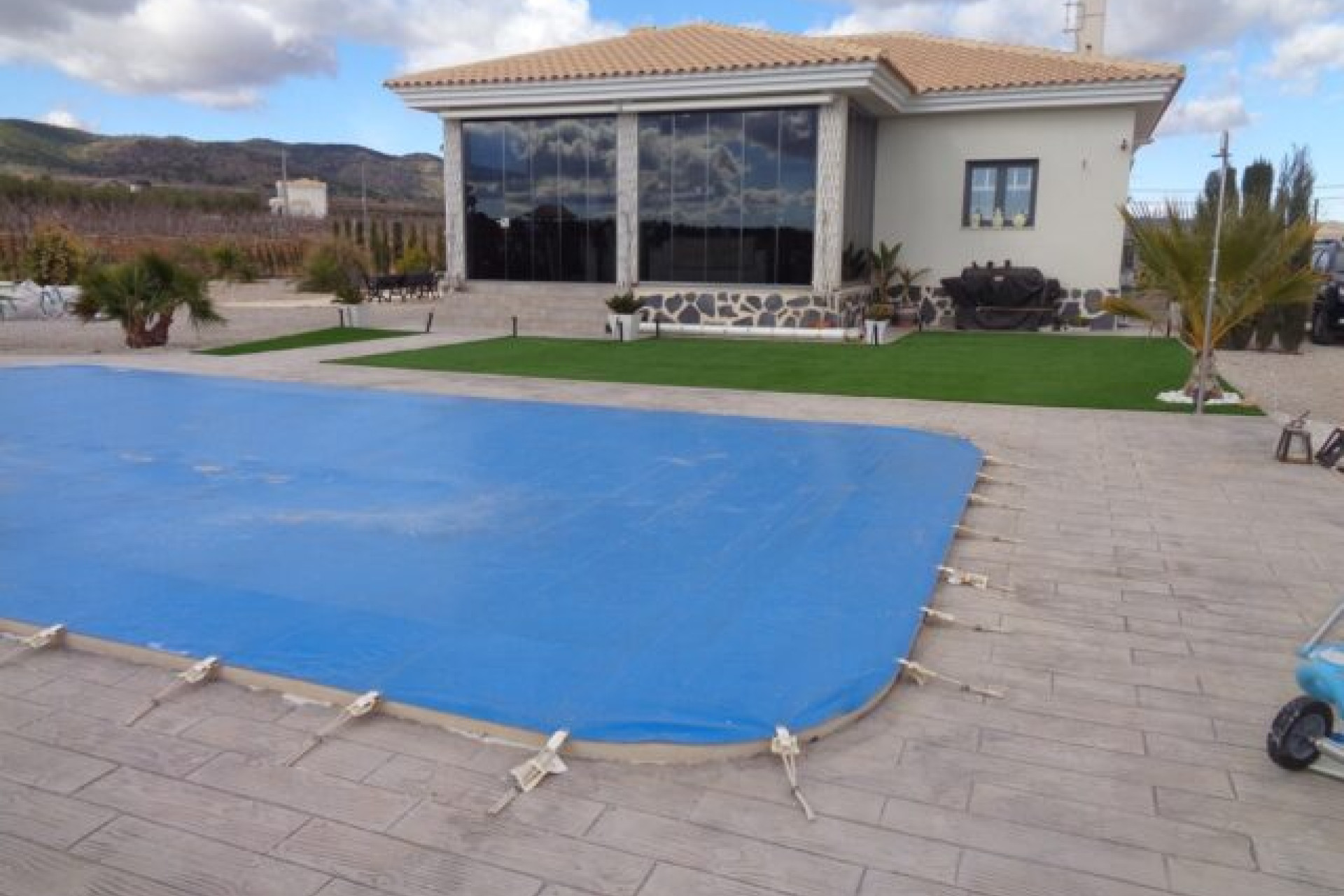 Revente - Villa -
Pinoso