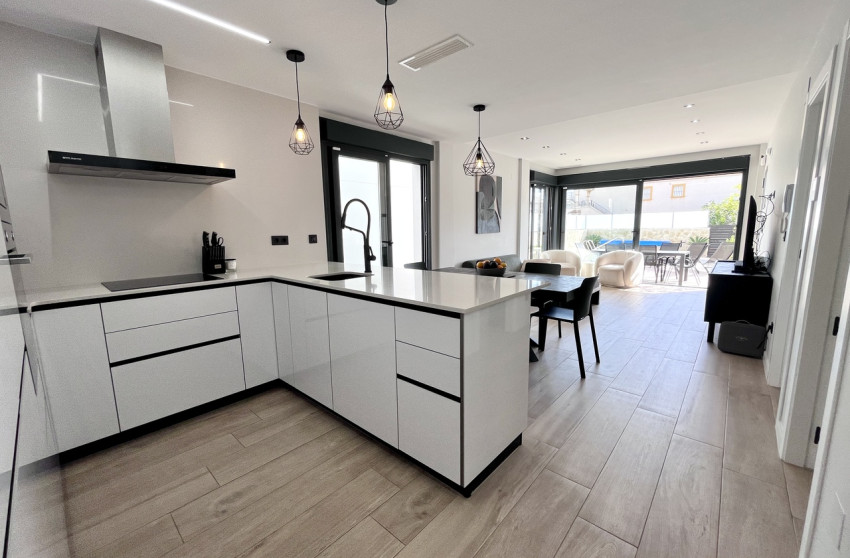 Revente - Villa -
Punta Prima