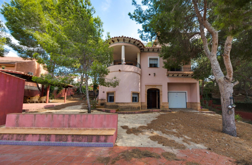 Revente - Villa -
San Miguel de Salinas - Ciudad de las comunicaciones