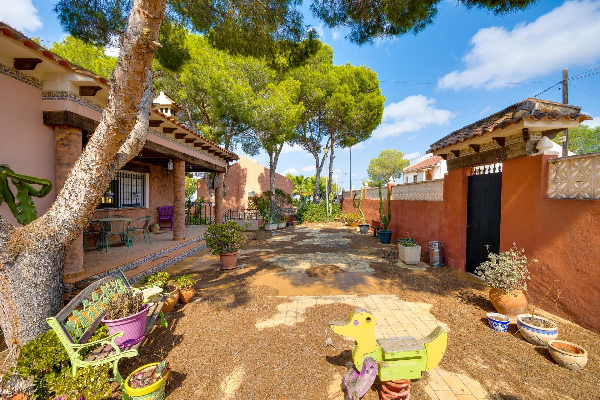 Revente - Villa -
San Miguel de Salinas - Ciudad de las comunicaciones