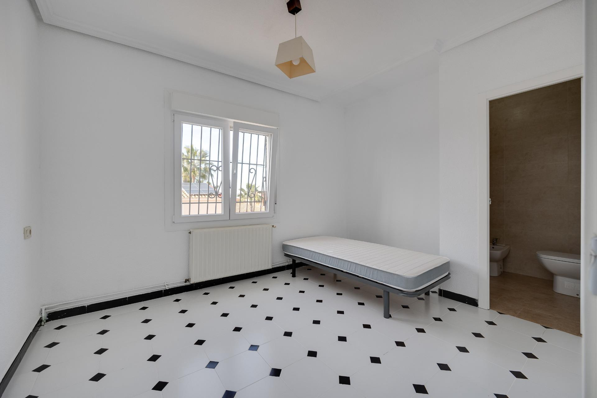Revente - Villa -
Torrevieja - La Siesta - El Salado - Torreta