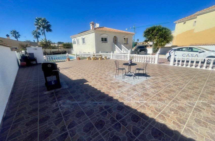 Revente - Villa -
Urb. La Marina - Inland