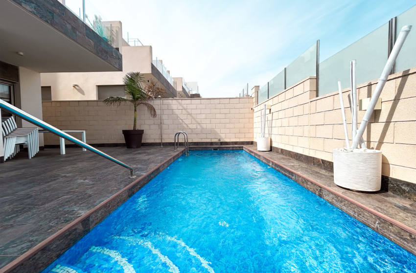 Revente - Villa -
Villamartín - Costa Blanca
