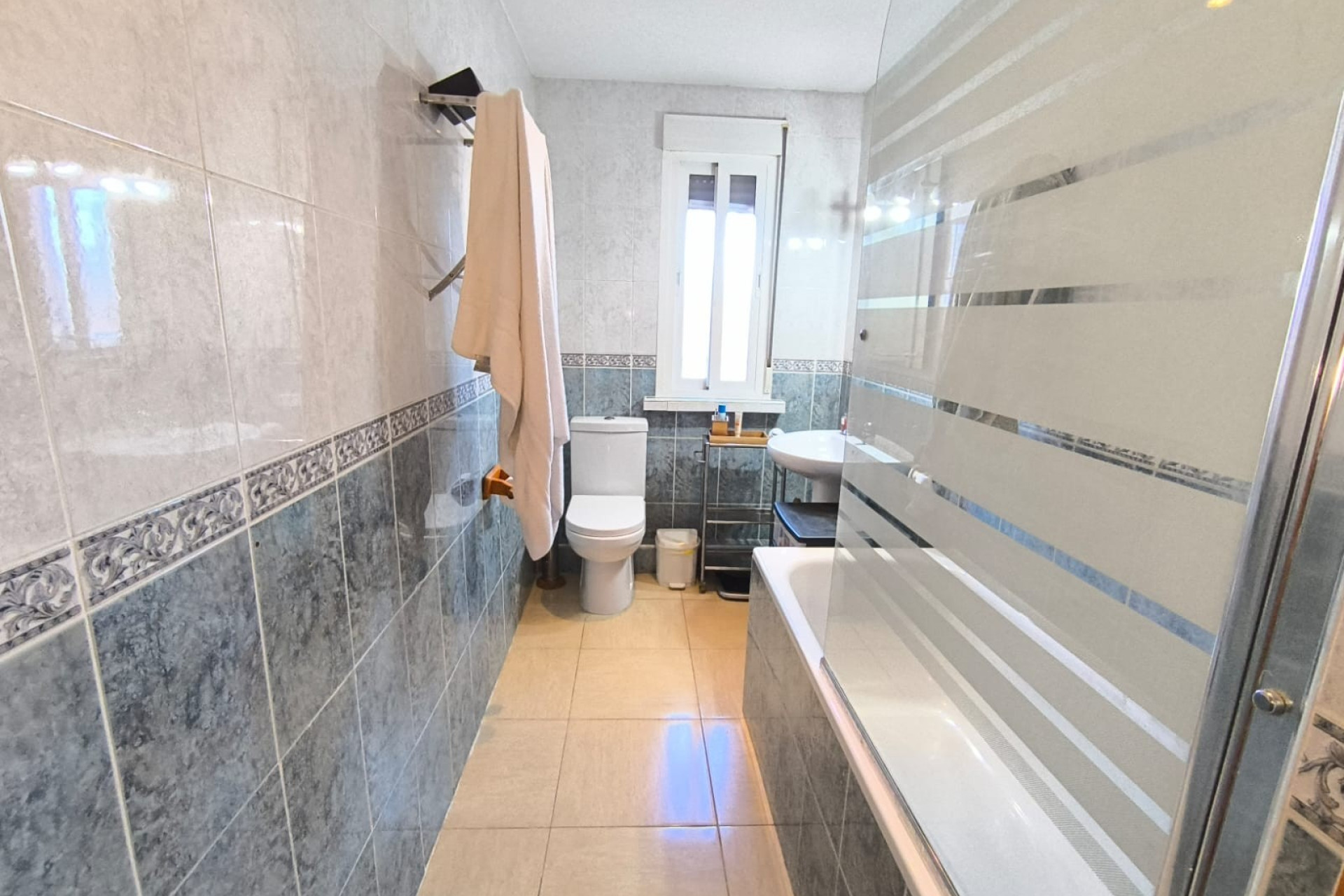Revente - Villa -
Villena - Inland