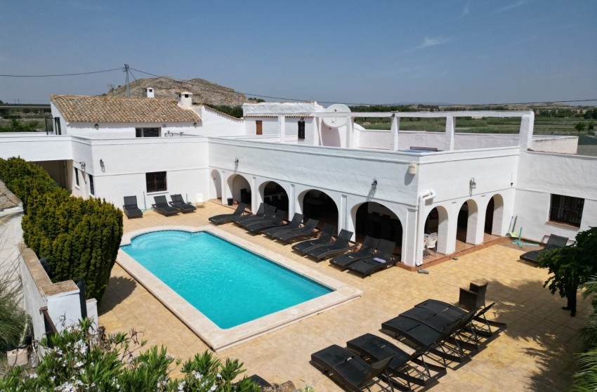 Revente - Villa -
Villena - Inland