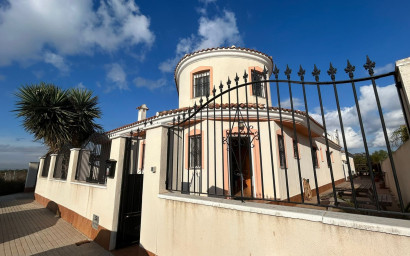 Villa - Herverkoop -
            Los Alcazares - 41820