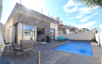 Villa - Herverkoop -
            Orihuela Costa - VRE-14834