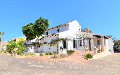 Villa - Herverkoop -
            Orihuela Costa - VRE-74199