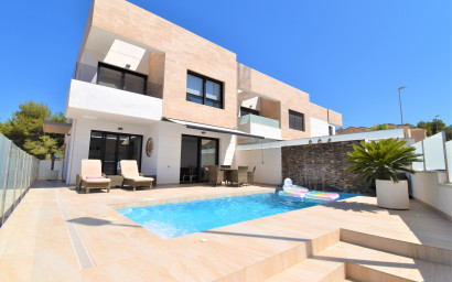 Villa - Herverkoop -
            Orihuela Costa - VRE-87567