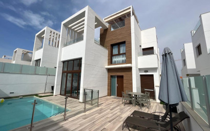 Villa - Herverkoop -
            Torrevieja - 58376