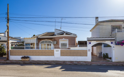 Villa - Herverkoop - Torrevieja - Urbanización San Luis