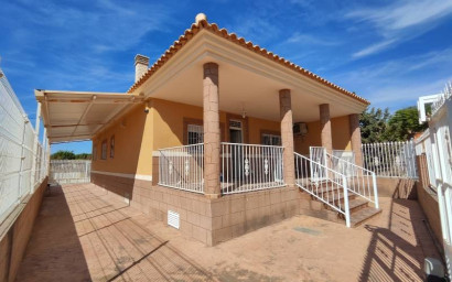 Villa - Resale -
            Fortuna - C-1874