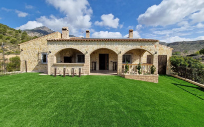 Villa - Resale -
            Fortuna - J-FB