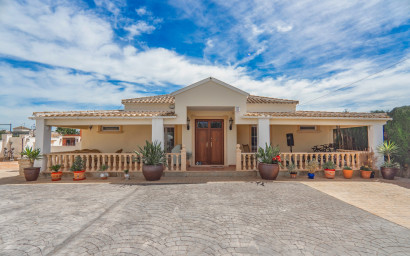 Villa - Resale -
            Heredades - 67205