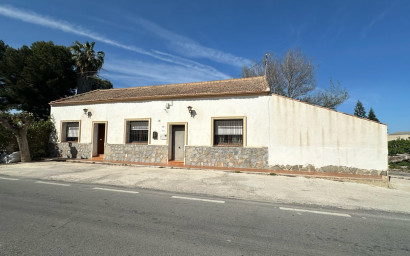 Villa - Resale - Heredades - Heredades - Village