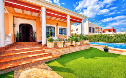 Villa - Resale - La Mata - La Mata