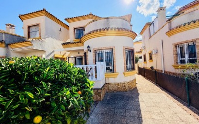 Villa - Resale - Los Montesinos - La Herrada