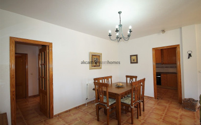 Resale - Villa -
Castalla