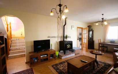 Resale - Villa -
Castalla