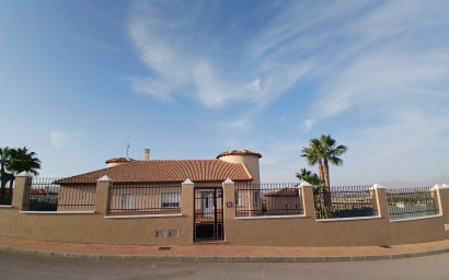 Resale - Villa -
Campos del Rio