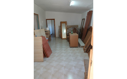 Resale - Finca / Country Property -
Yecla