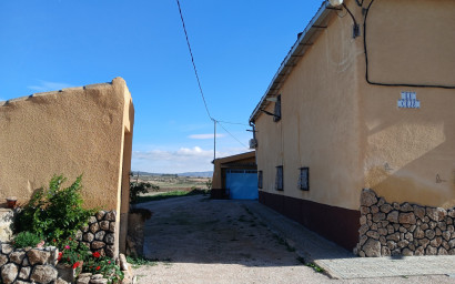 Resale - Finca / Country Property -
Yecla