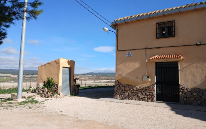 Resale - Finca / Country Property -
Yecla