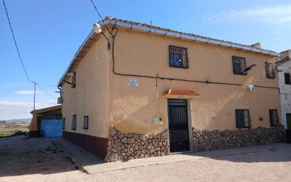 Resale - Finca / Country Property -
Yecla