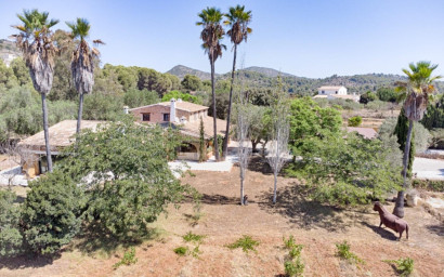 Resale - Finca / Country Property -
Benissa