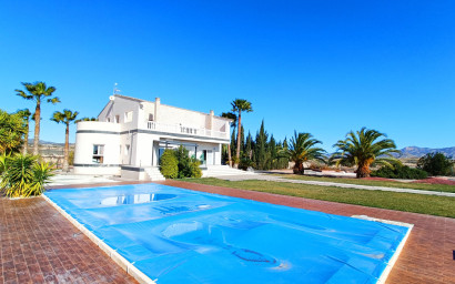 Resale - Villa -
Novelda