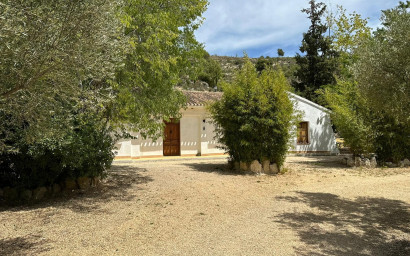 Resale - Finca / Country Property -
Torremanzanas - Alicante