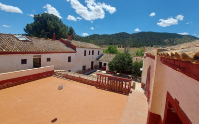 Resale - Equestrian property -
Yecla