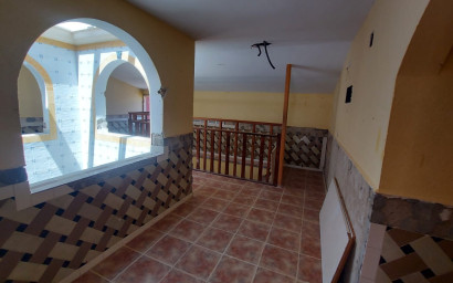 Resale - Equestrian property -
Yecla