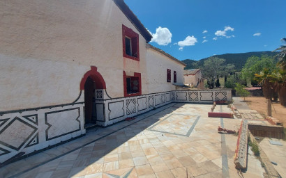 Resale - Equestrian property -
Yecla