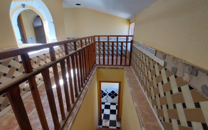 Resale - Equestrian property -
Yecla