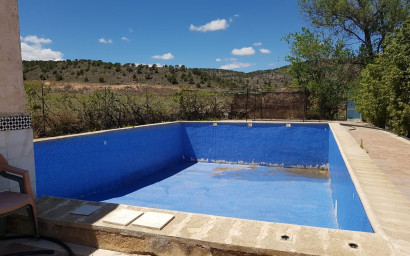 Resale - Equestrian property -
Yecla