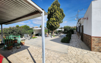 Resale - Detached Villa -
Sax