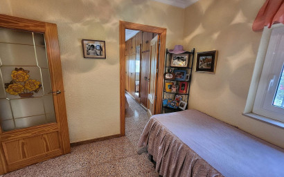 Resale - Detached Villa -
Sax